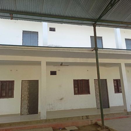 Oyo Hotel Ss Grand Lucknow Esterno foto